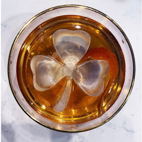 New Honest Ice silicone shamrock ice cube mold / tray - Picture 5 of 12